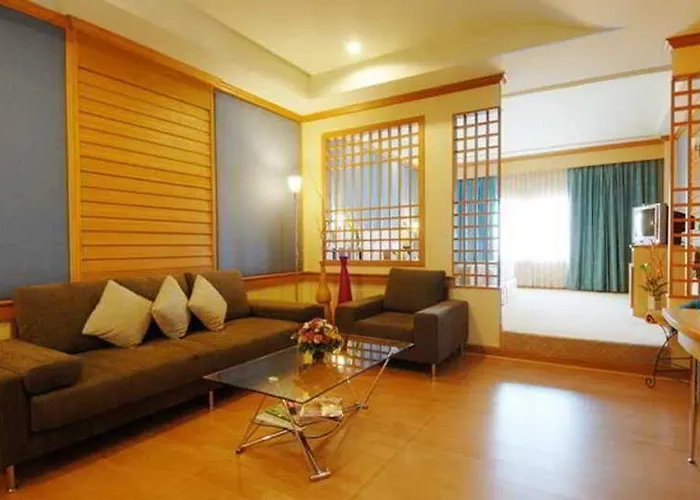 Suriwongse Tower Hotel 3*